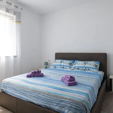 Сasa de vacaciones Stunning In With Kitchen Kršan