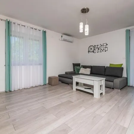 Stunning In With Kitchen * Kršan
