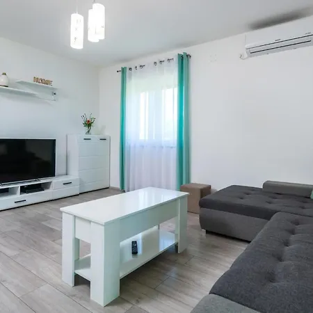 Stunning In With Kitchen Сasa de vacaciones *