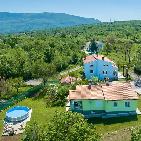 Сasa de vacaciones Stunning In With Kitchen *