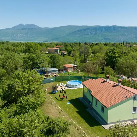 Stunning In With Kitchen Сasa de vacaciones *